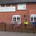 The BSCC outside the Beaconsfield Arms, The BSCC Weekend Away, Holt, Norfolk - 12th May 2018