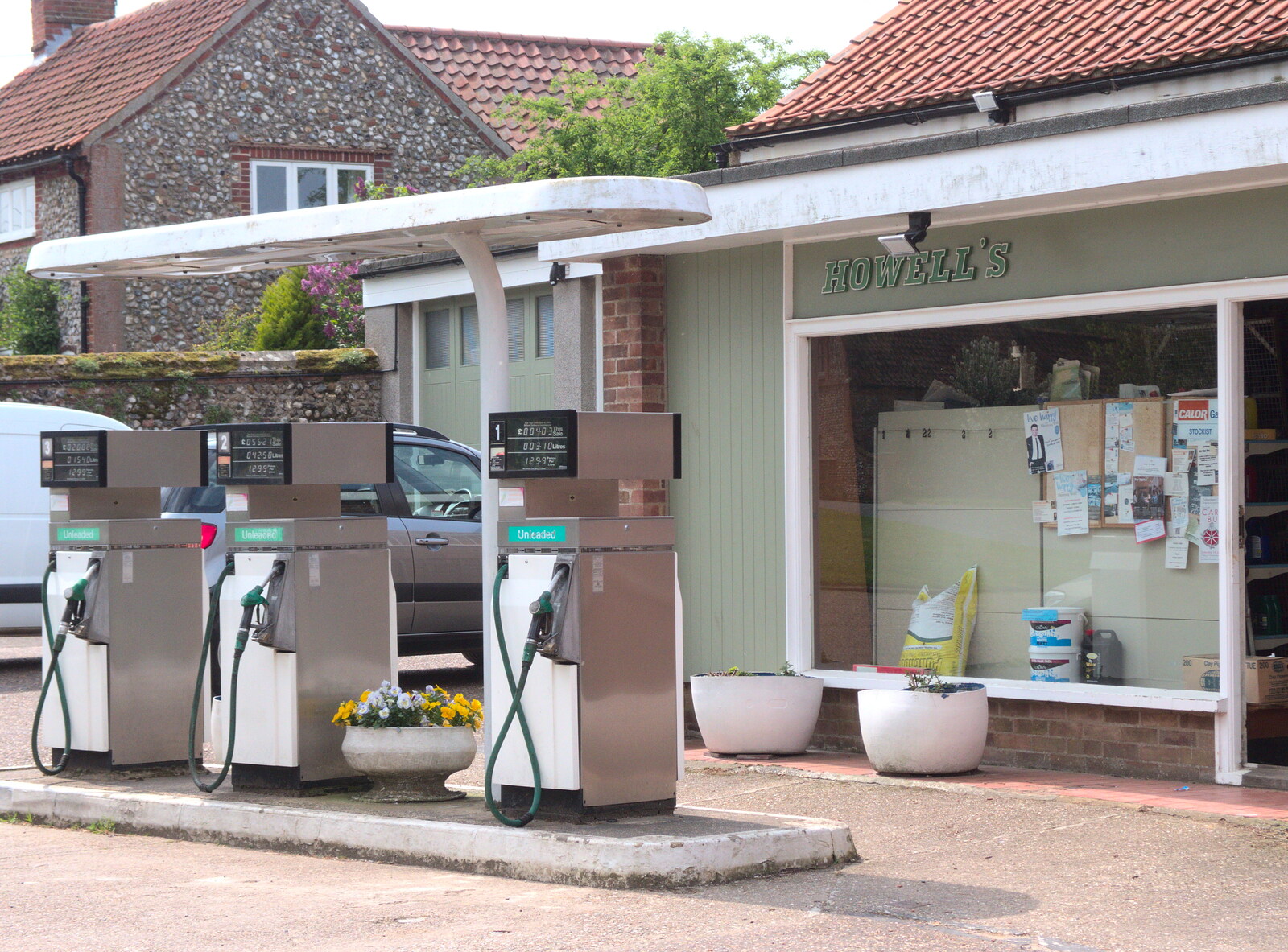 Howell's - a great old-school petrol station from The BSCC Weekend Away, Holt, Norfolk - 12th May 2018