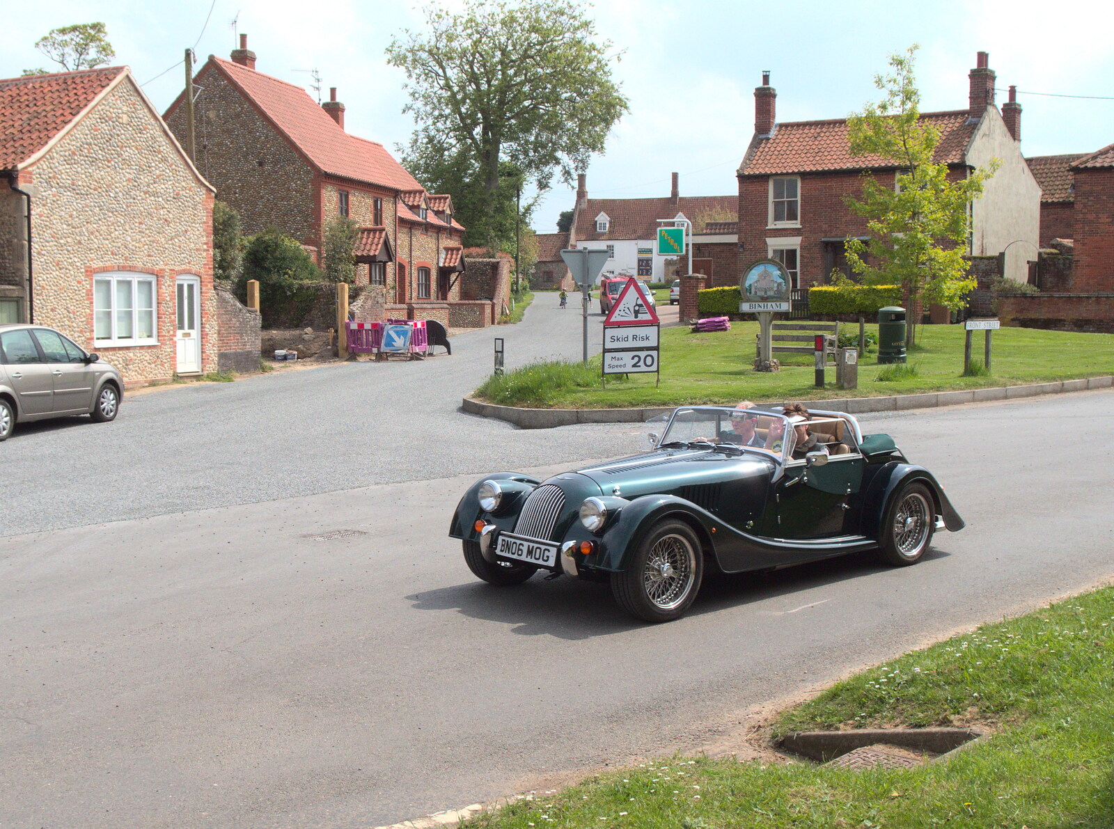 A Morgan roars past from The BSCC Weekend Away, Holt, Norfolk - 12th May 2018