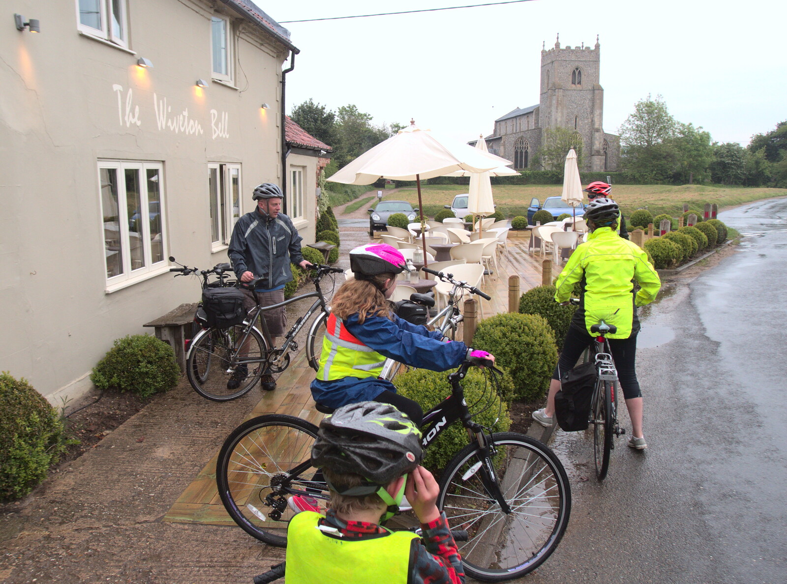 There's a stop at the Wiveton Bell from The BSCC Weekend Away, Holt, Norfolk - 12th May 2018