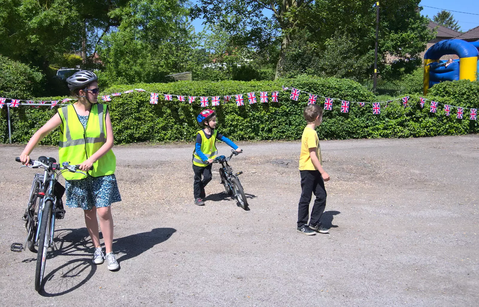 Harry actually cycles the whole one mile to the hall, from A Right Royal Wedding at the Village Hall, Brome, Suffolk - 19th May 2018