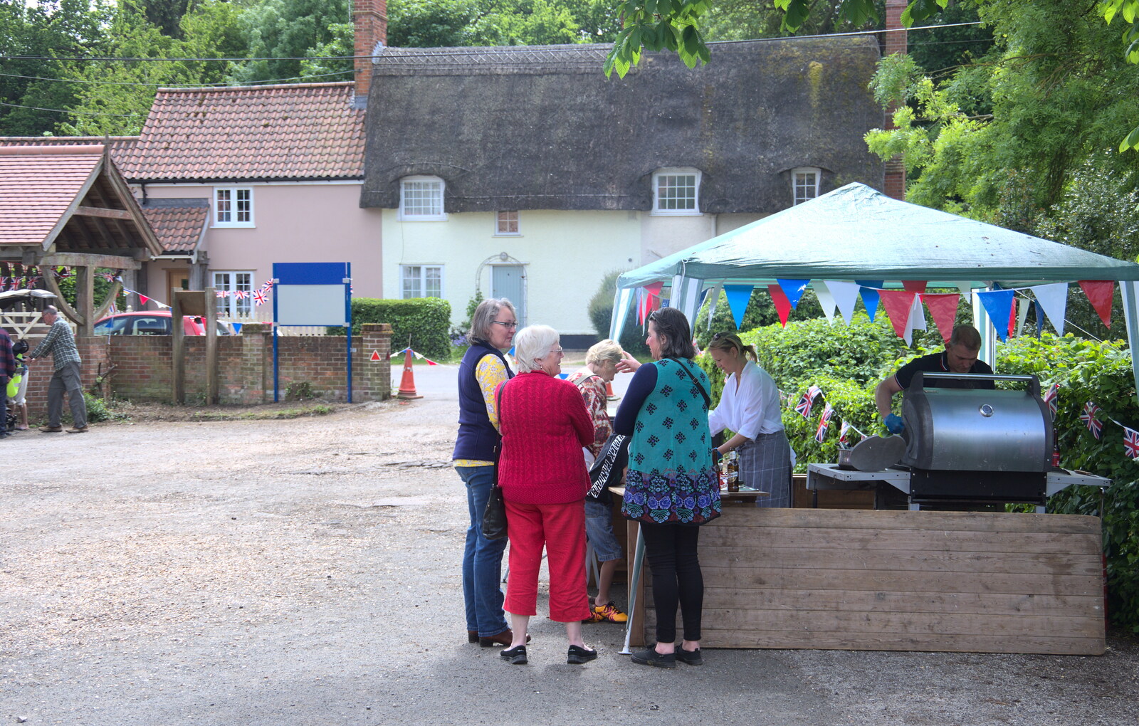 Brome Street barbeque from A Right Royal Wedding at the Village Hall, Brome, Suffolk - 19th May 2018