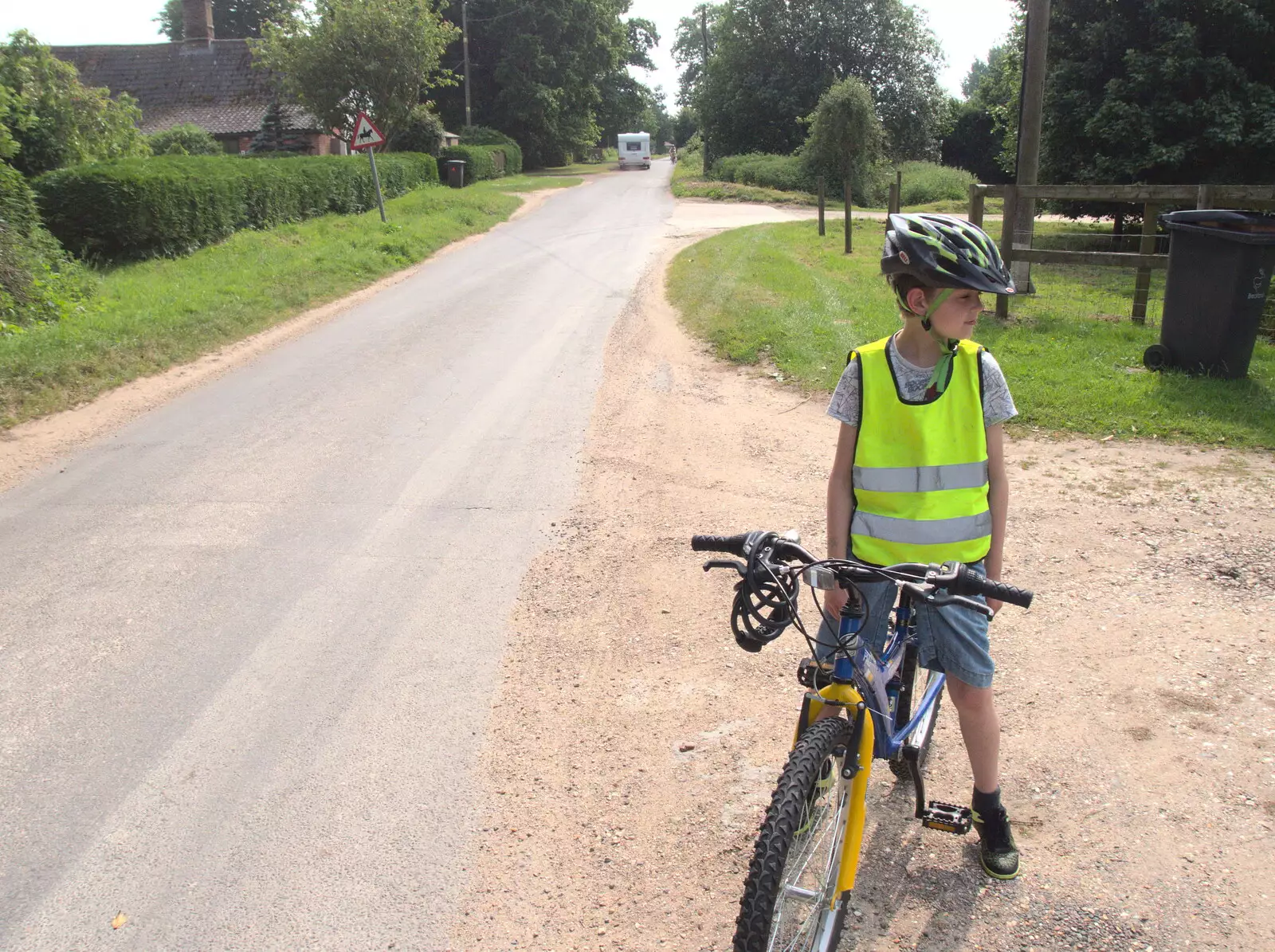 We wait in Middle Harling for Harry and Isobel, from Dower House Camping, West Harling, Norfolk - 27th May 2018