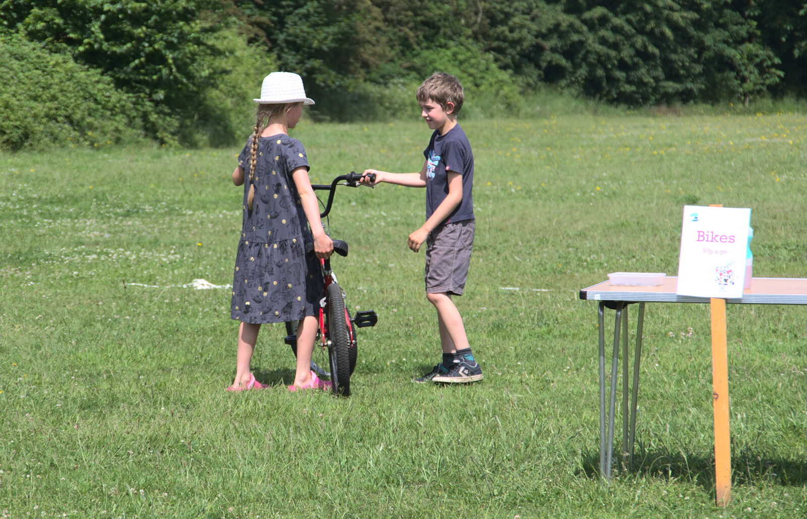 Fred talks to some girl from The Not-Opening of the Palgrave Playground, Palgrave, Suffolk - 3rd June 2018