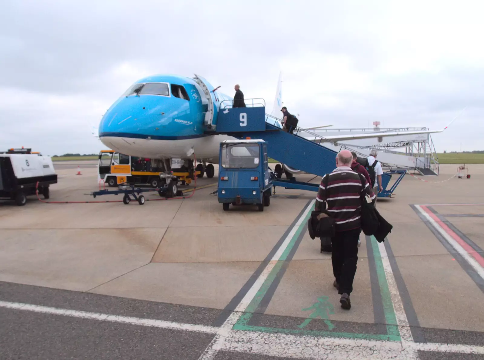 The plane for Amsterdam, from A Postcard From Asperen, Gelderland, Netherlands - 9th June 2018