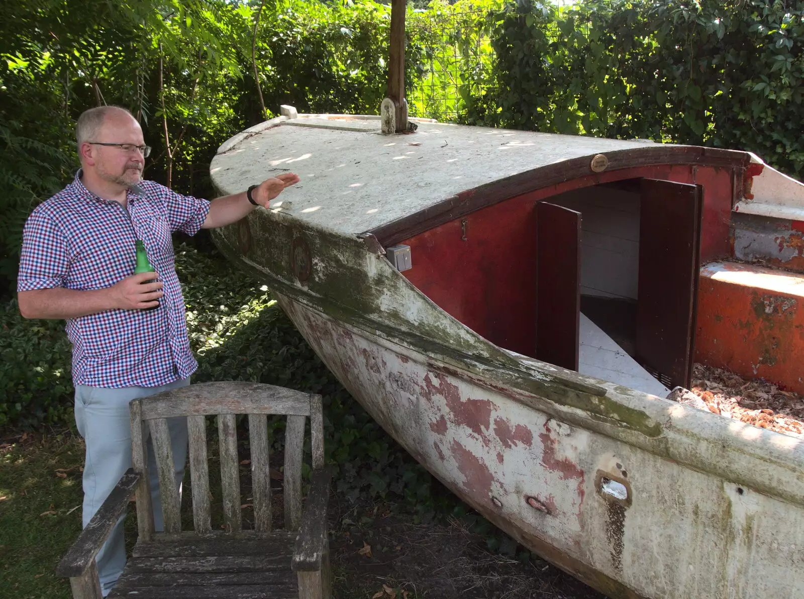 Martin's got a boat in the garden, in case it floods, from A Postcard From Asperen, Gelderland, Netherlands - 9th June 2018