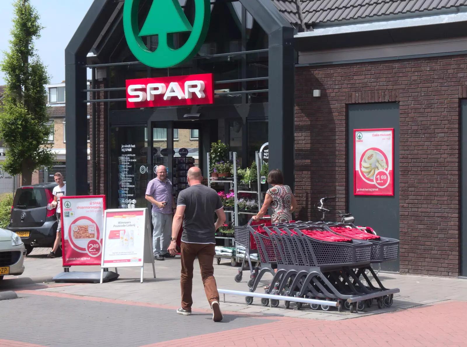 We head off to Spar in Asperen for some supplies, from A Postcard From Asperen, Gelderland, Netherlands - 9th June 2018