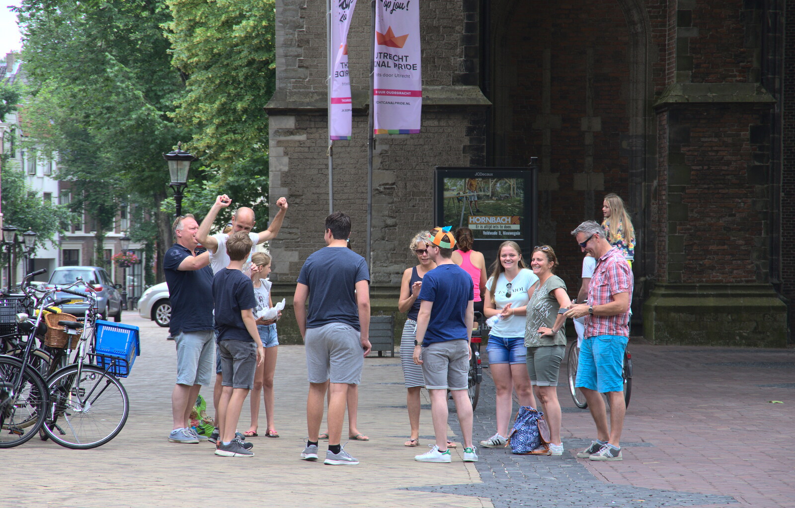 A crowd of tourists from A Postcard from Utrecht, Nederlands - 10th June 2018