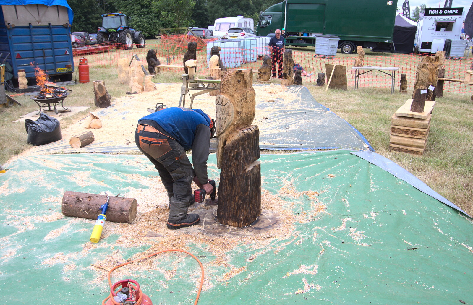 A bit of chain-saw sculpture occurs from The Formerly-Known-As-The-Eye-Show, Palgrave, Suffolk - 17th June 2018