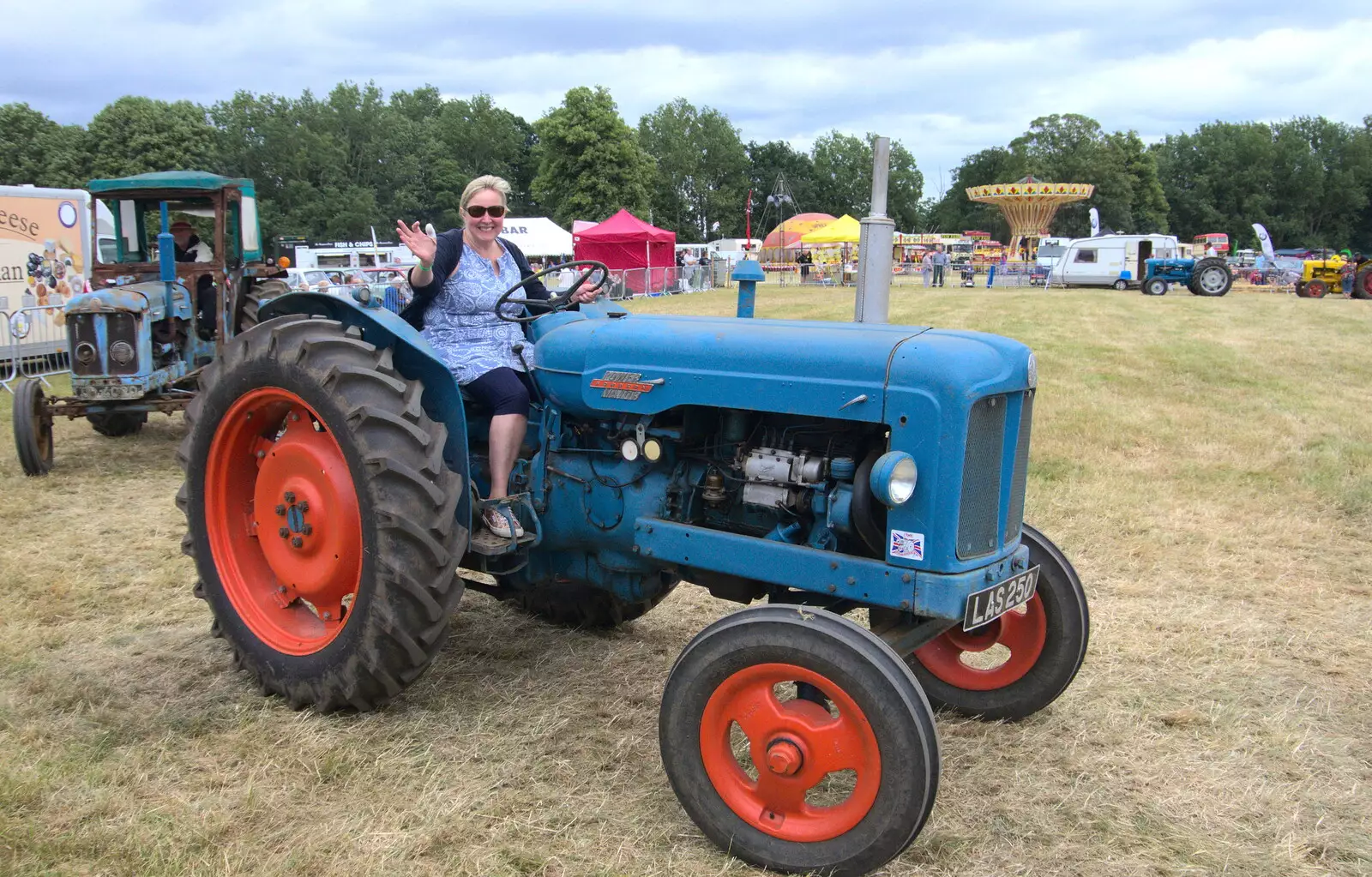 Rachel waves as she drives Las around, from The Formerly-Known-As-The-Eye-Show, Palgrave, Suffolk - 17th June 2018