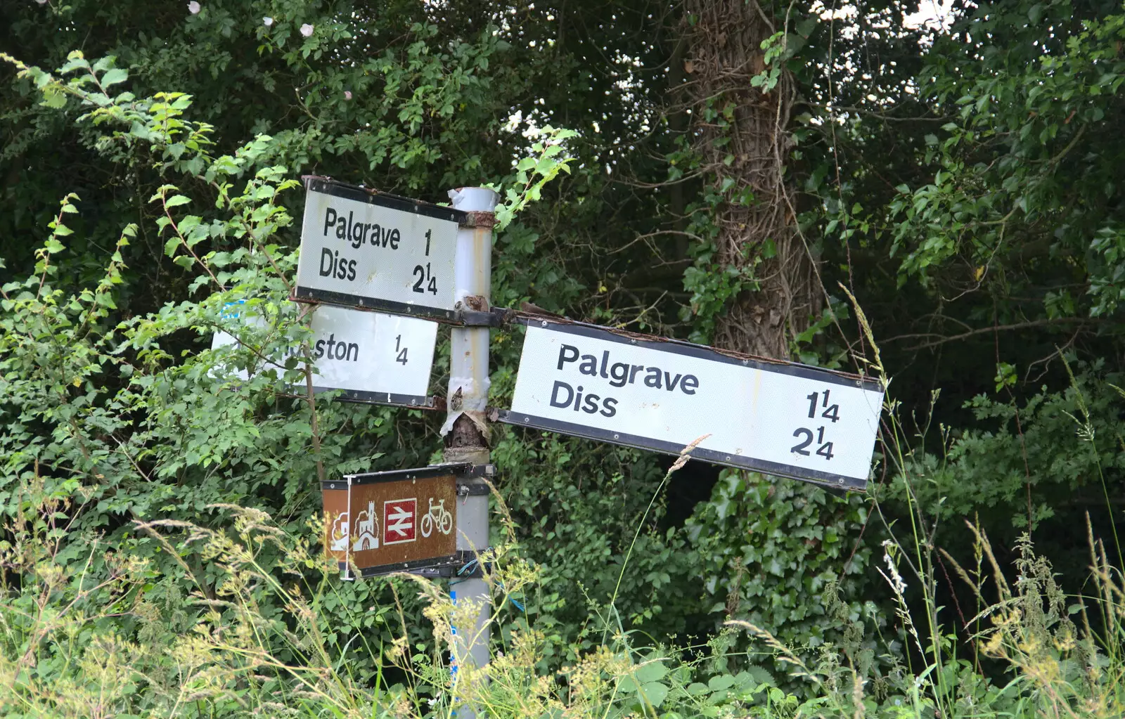 A classic Suffolk sign - designed to confuse visitors, from The Formerly-Known-As-The-Eye-Show, Palgrave, Suffolk - 17th June 2018