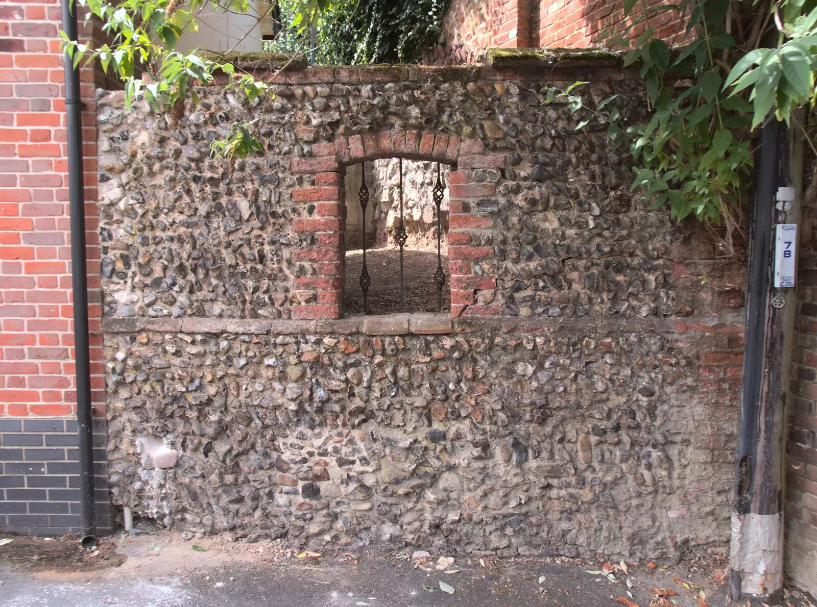 A curious window in a flint wall, from The BSCC at the Hopton Vine, and Eye Randomness, Suffolk - 23rd June 2018