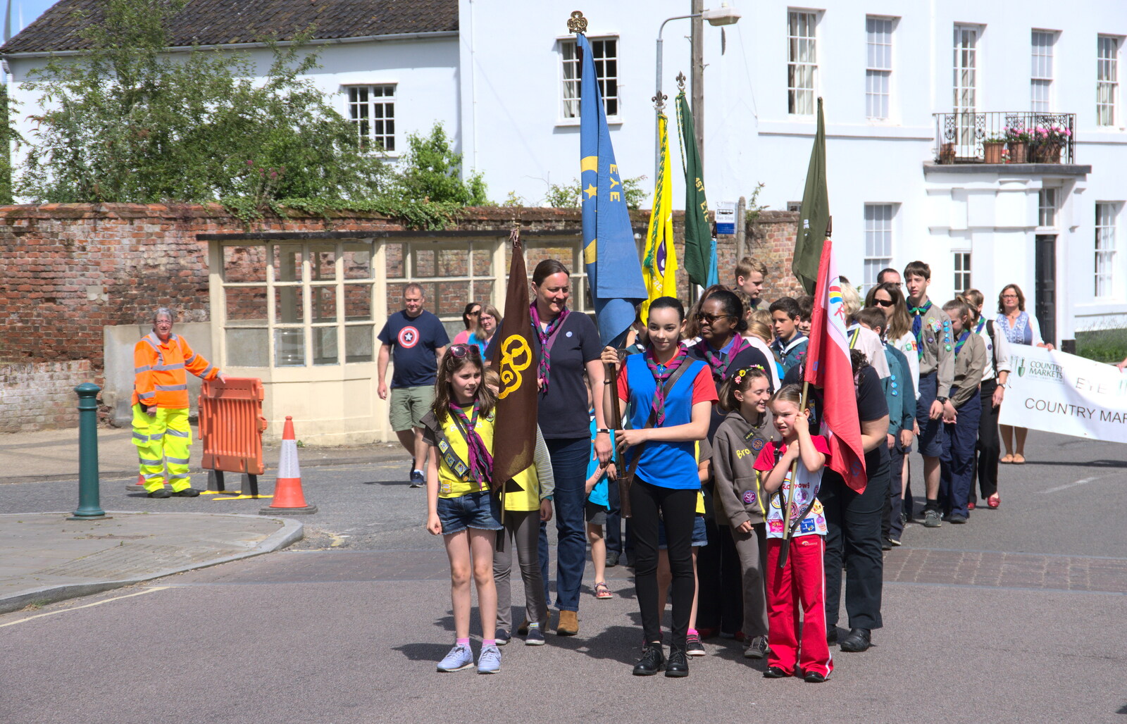The Guides and Scouts pause from The Mayor Making Parade, Eye, Suffolk - 24th June 2018