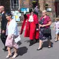 The new mayor waves, The Mayor Making Parade, Eye, Suffolk - 24th June 2018