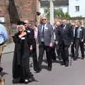 An academic type, and blokes in suits, The Mayor Making Parade, Eye, Suffolk - 24th June 2018