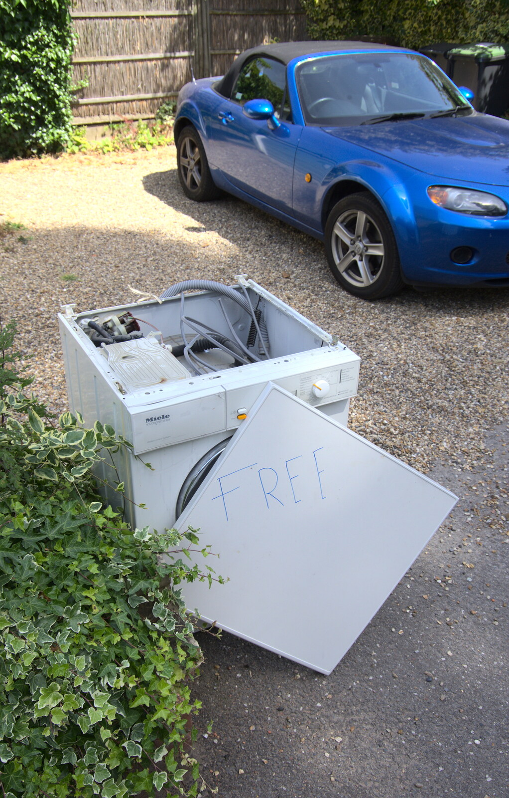 An enticing broken, but free, washing machine from The Mayor Making Parade, Eye, Suffolk - 24th June 2018