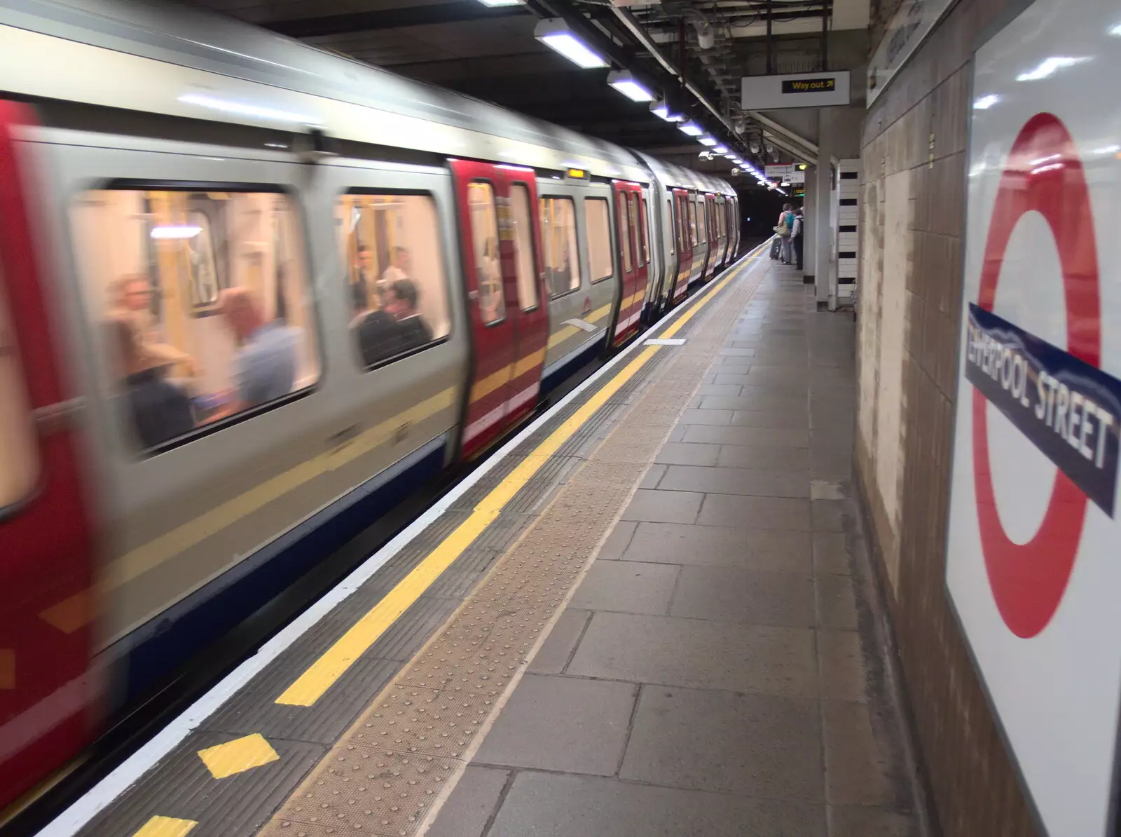 The tube pulls into Liverpool Street Underground, from A SwiftKey Lunch, Porchester Place,  Edgware Road, London - 27th June 2018