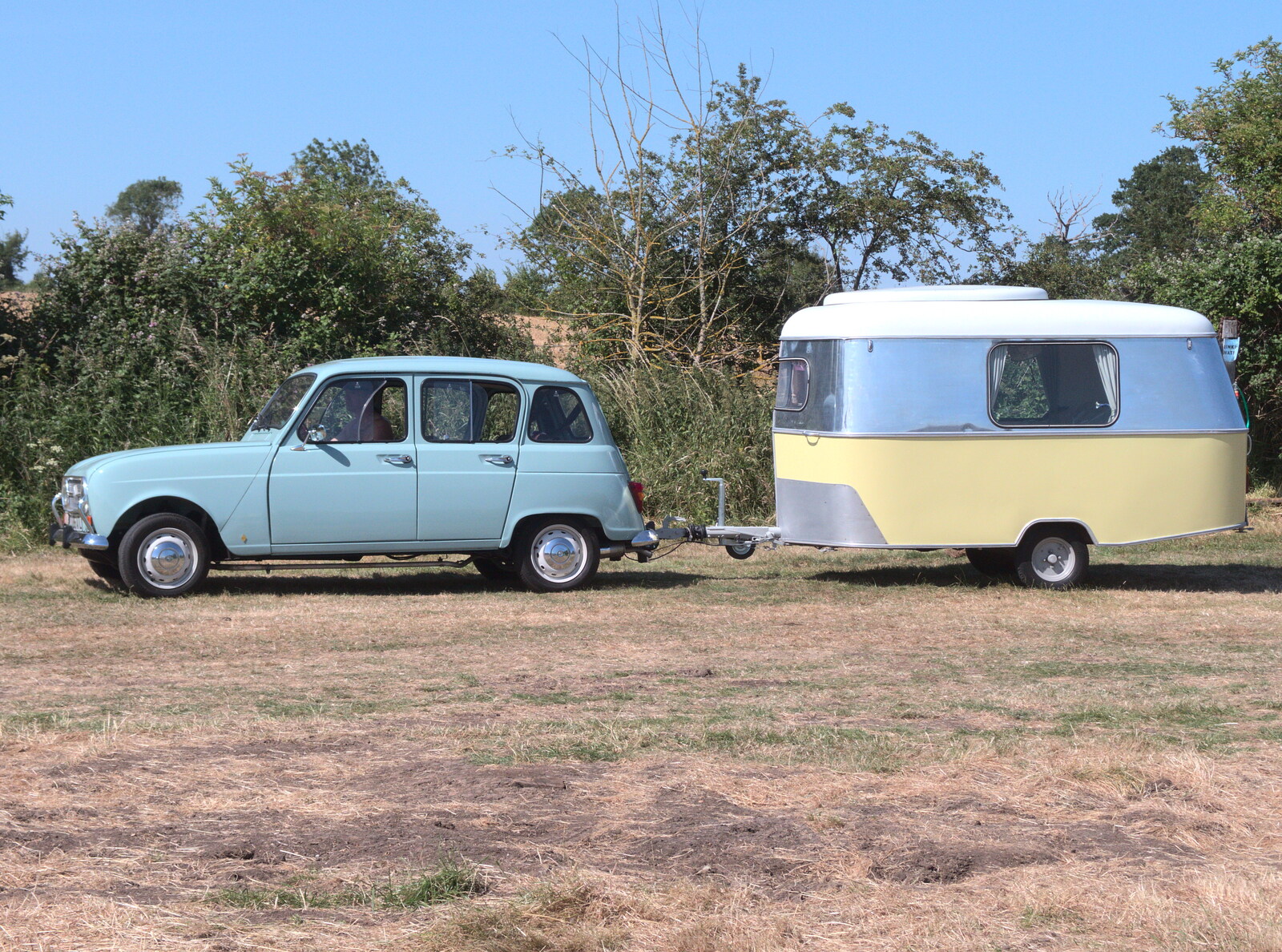 A nice old Renault 4 and a tiny caravan drive away from WoW Festival, Burston, Norfolk - 29th June - 1st July 2018