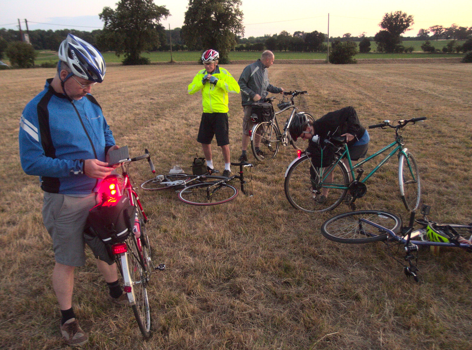 We head off in the gathering dusk from The BSCC Rides to Star Wing Beer Festival, Redgrave, Suffolk - 12th July 2018