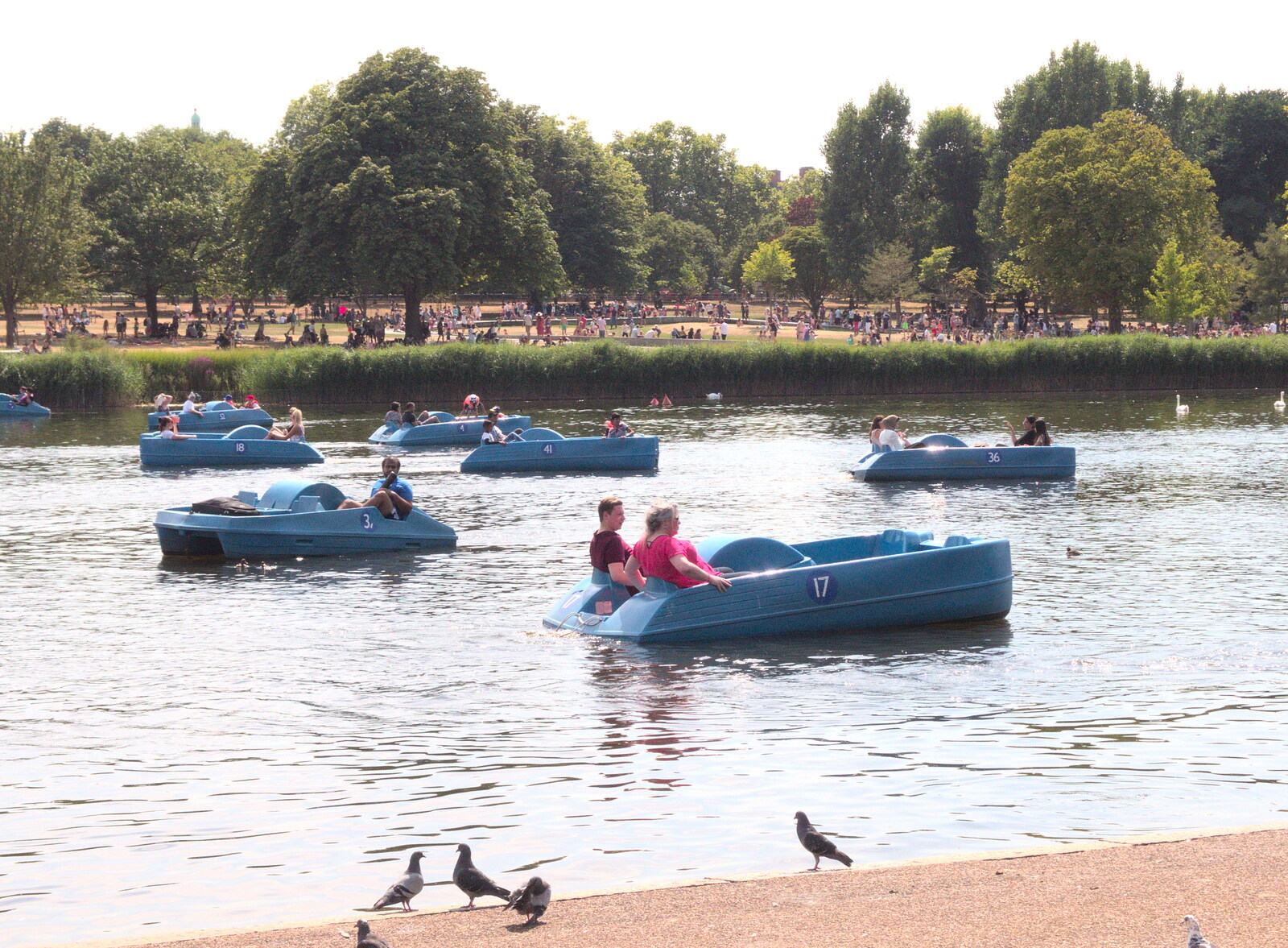 Pedalos and a crowded Hyde Park from The BSCC at The Crown and Hot Summer Days, Diss, Pulham and London - 24th July 2018