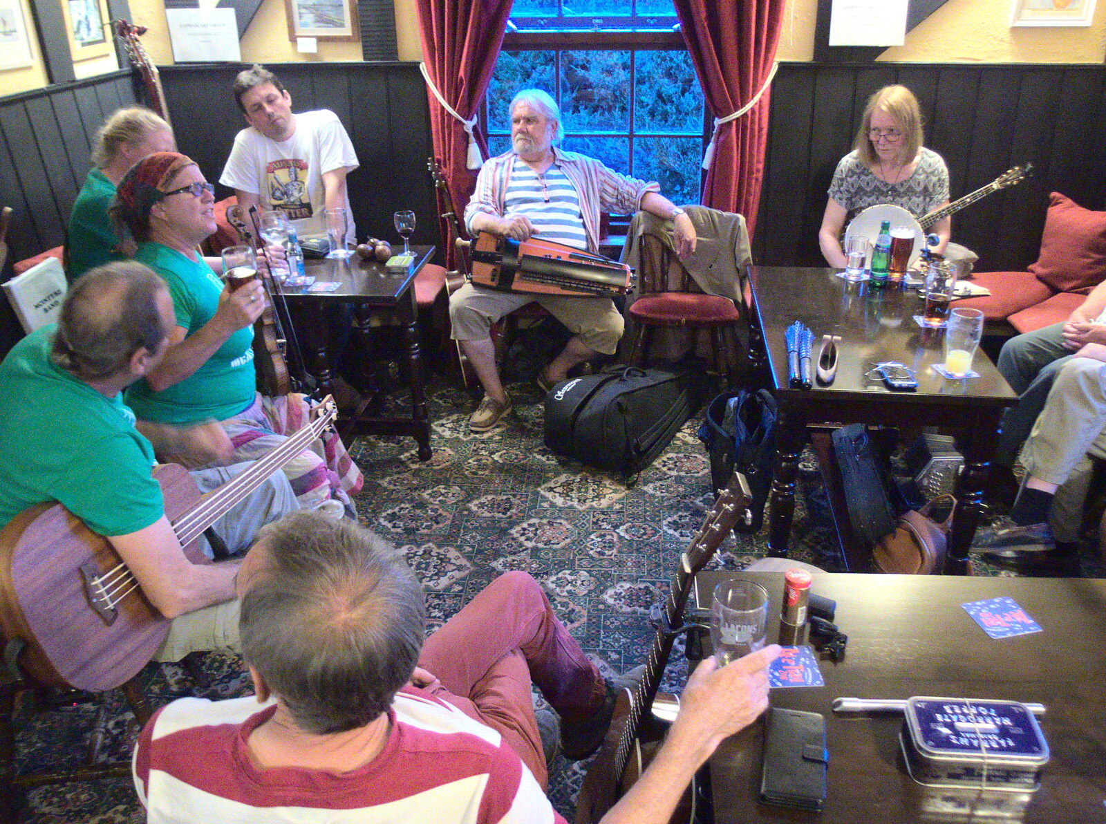 The BSCC at The Crown and Hot Summer Days, Diss, Pulham and London - 24th July 2018: It's folk night in the Tree