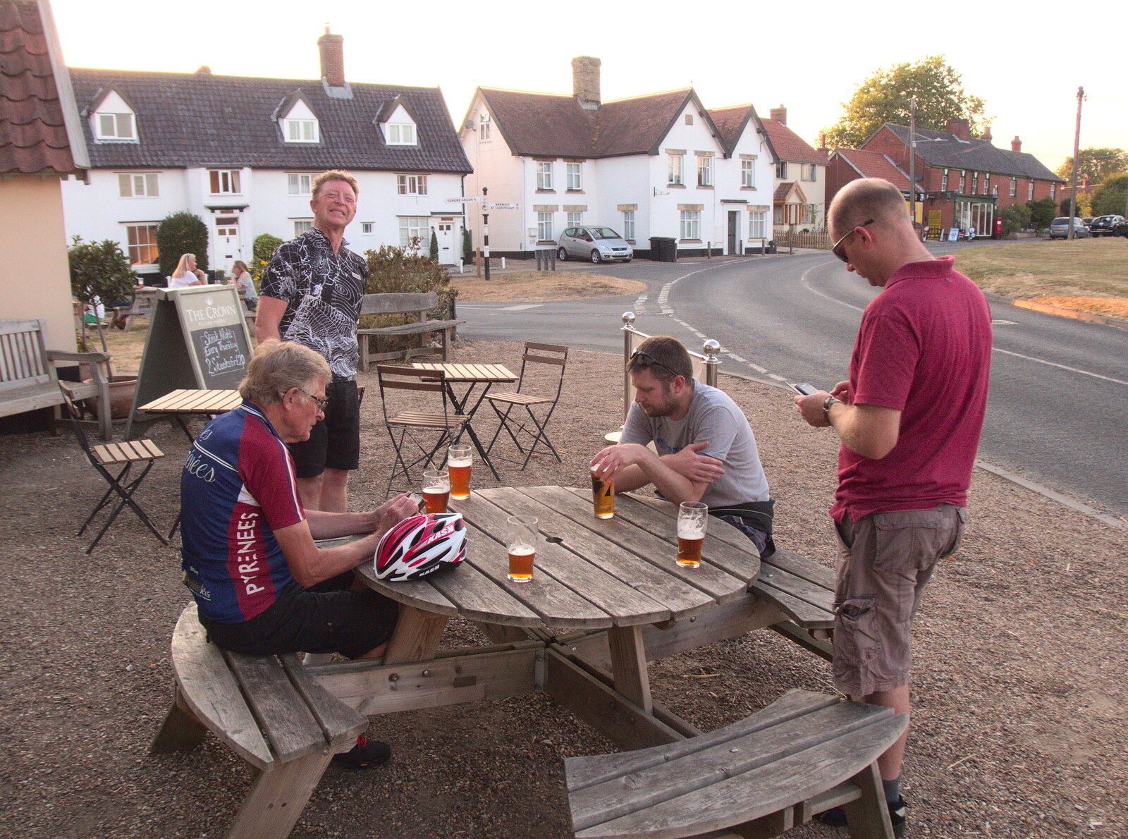 The BSCC at The Crown and Hot Summer Days, Diss, Pulham and London - 24th July 2018: Gaz grins as we drink beer outside the Crown