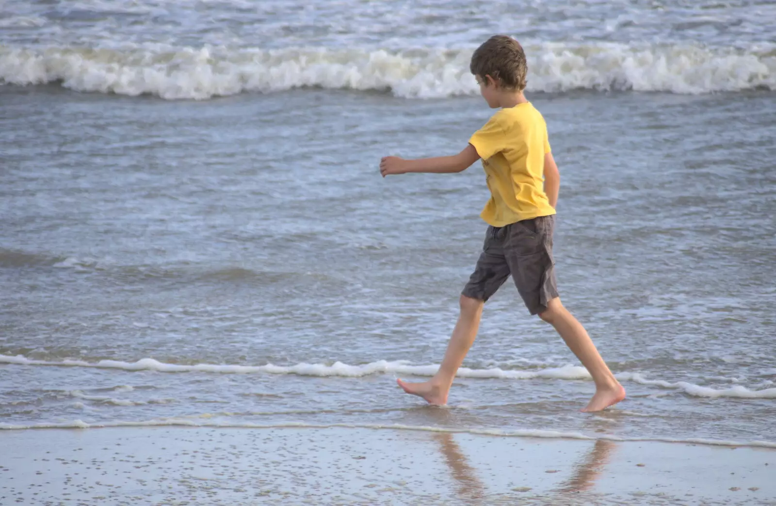 Fred strides along the beach, from Blustery Beach Trips, Walkford and Highcliffe, Dorset - 29th July 2018