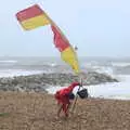 The lifeguard puts the flag back up, Blustery Beach Trips, Walkford and Highcliffe, Dorset - 29th July 2018