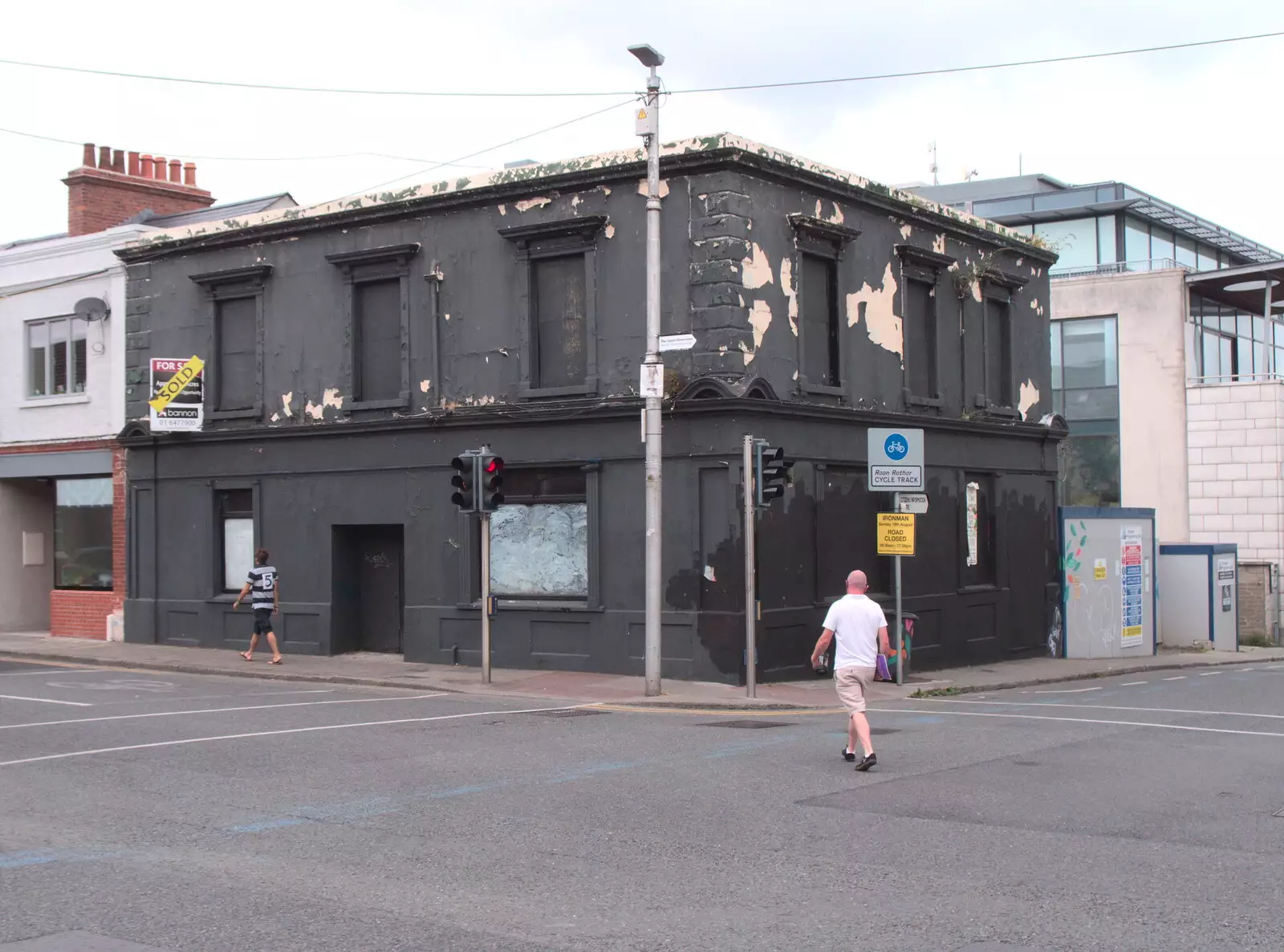 One of Isobel's old hangouts is now derelict, from A Trip to Da Gorls, Monkstown Farm, County Dublin, Ireland - 4th August 2018