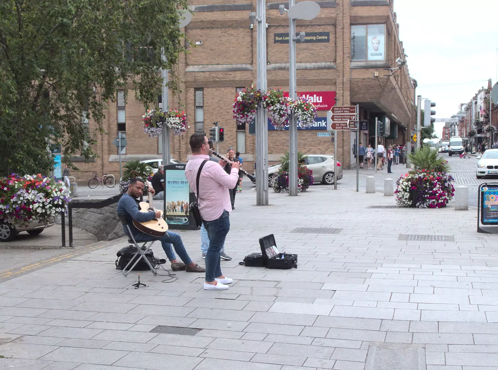 Buskers near Marine Road, from A Trip to Da Gorls, Monkstown Farm, County Dublin, Ireland - 4th August 2018