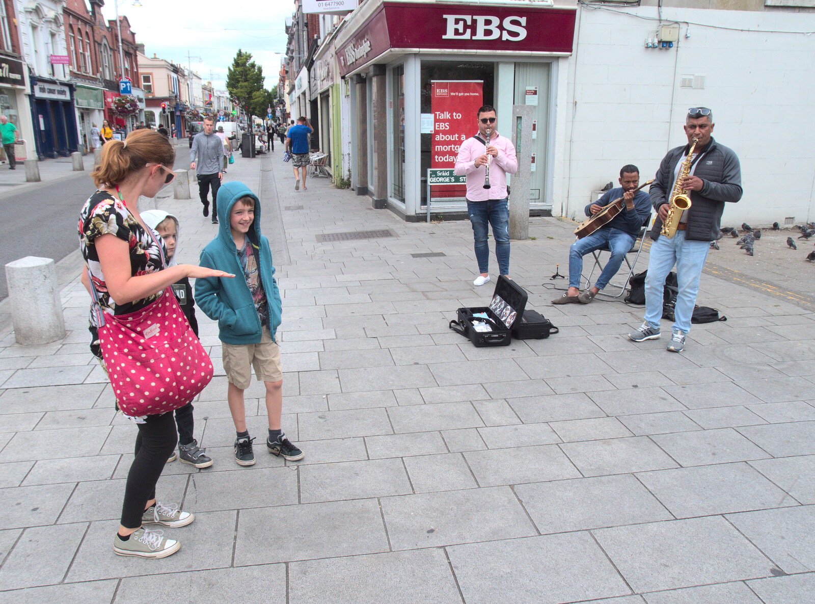Some good busking on the street from A Trip to Da Gorls, Monkstown Farm, County Dublin, Ireland - 4th August 2018