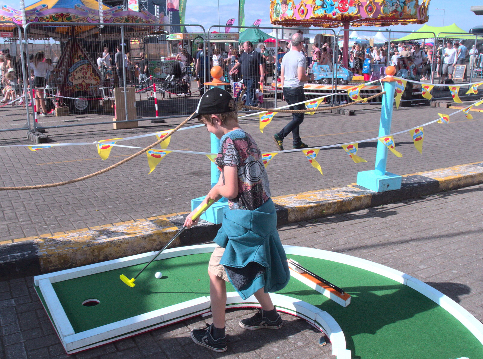 Fred does crazy golf from Beatyard Festival, Dún Laoghaire, County Dublin, Ireland - 5th August 2018