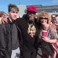 Caro gets in with someone else's photo, Beatyard Festival, Dún Laoghaire, County Dublin, Ireland - 5th August 2018