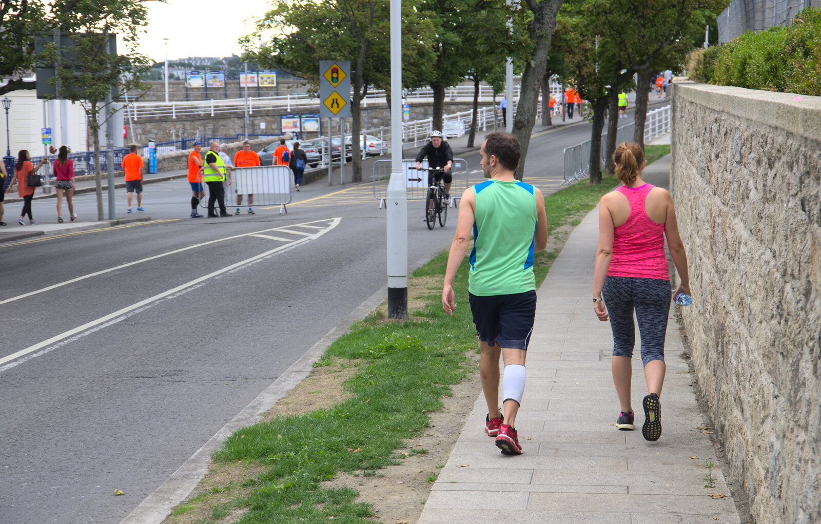 Jamie and Isobel walk down the street to the start from The Dún Laoghaire 10k Run, County Dublin, Ireland - 6th August 2018