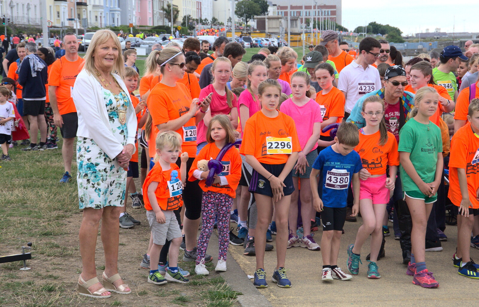 The mayor is on hand to start the 1.5k family run from The Dún Laoghaire 10k Run, County Dublin, Ireland - 6th August 2018