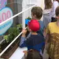 The children peer into the window, The Dún Laoghaire 10k Run, County Dublin, Ireland - 6th August 2018