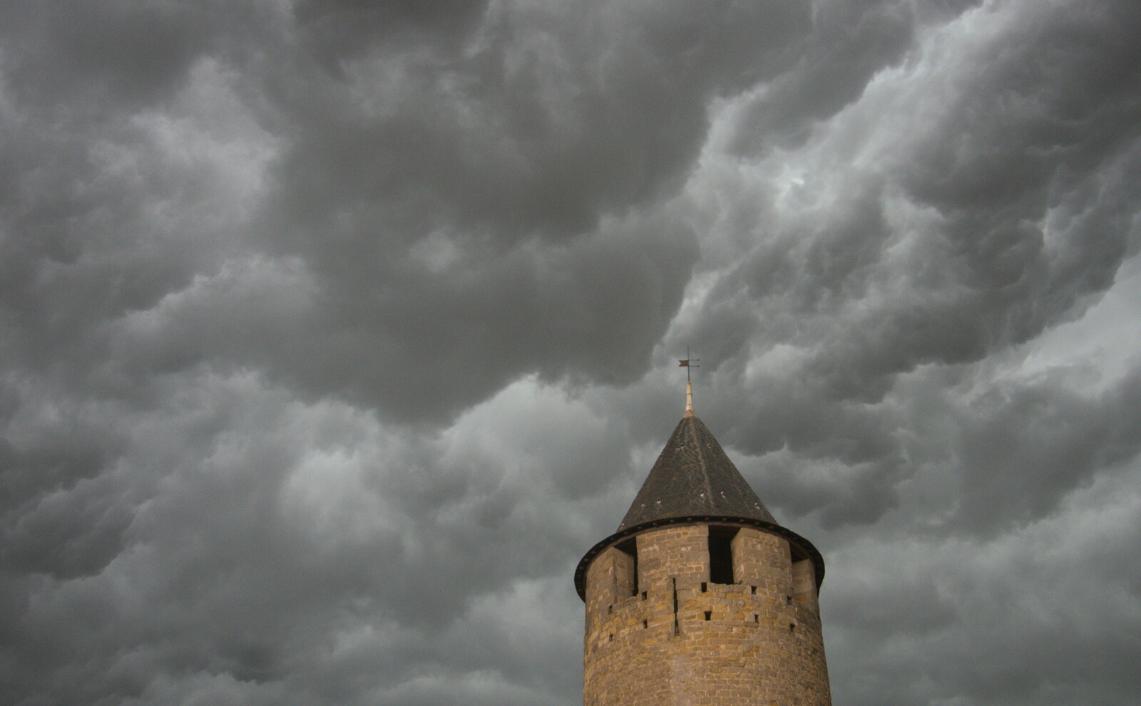 End-of-the-world clouds gather over the Château  from A Trip to Carcassonne, Aude, France - 8th August 2018
