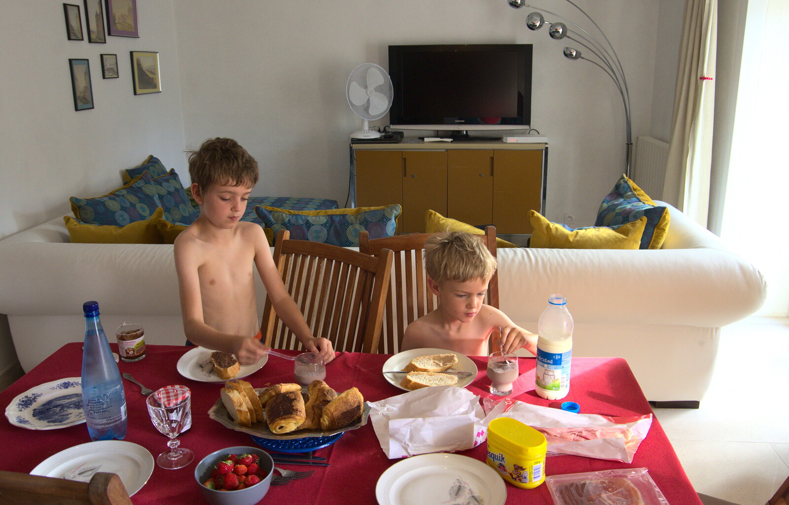It's breakfast time in our rented house from A Trip to Carcassonne, Aude, France - 8th August 2018