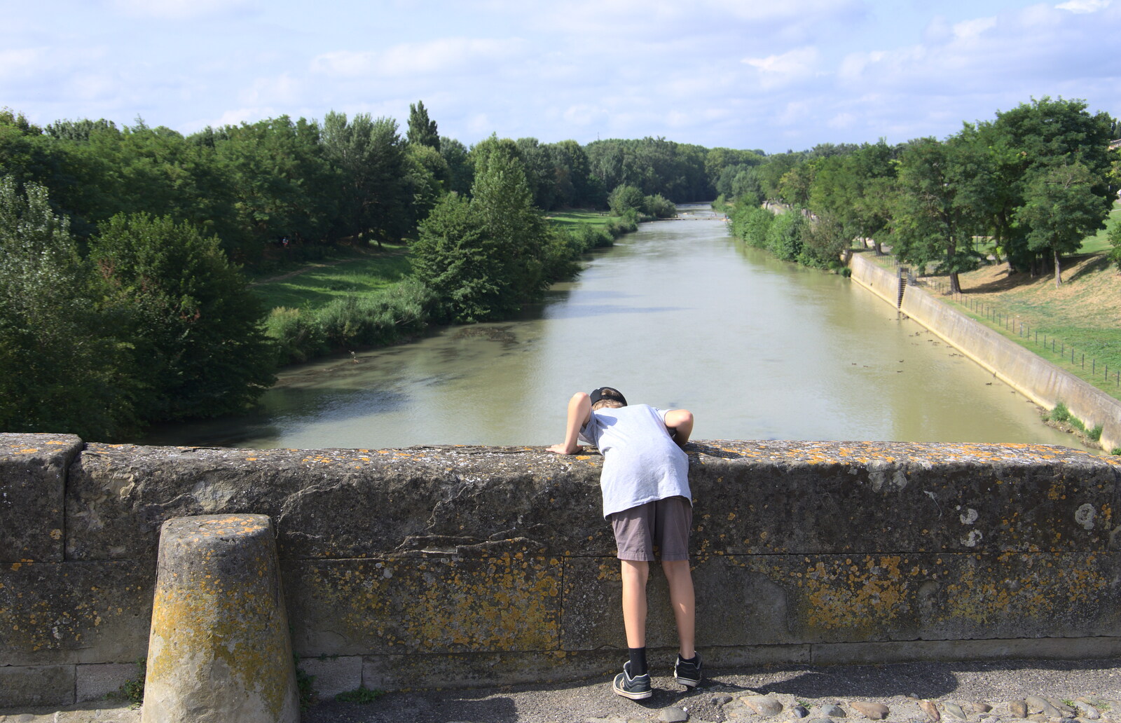 Fred peers over the side of the Pont Vieux from A Trip to Carcassonne, Aude, France - 8th August 2018