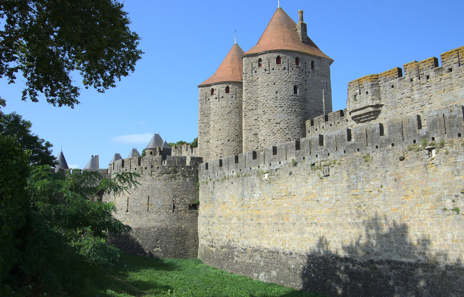 The outside walls of the Cité from A Trip to Carcassonne, Aude, France - 8th August 2018