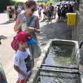 We fill up water bottles, A Trip to Carcassonne, Aude, France - 8th August 2018