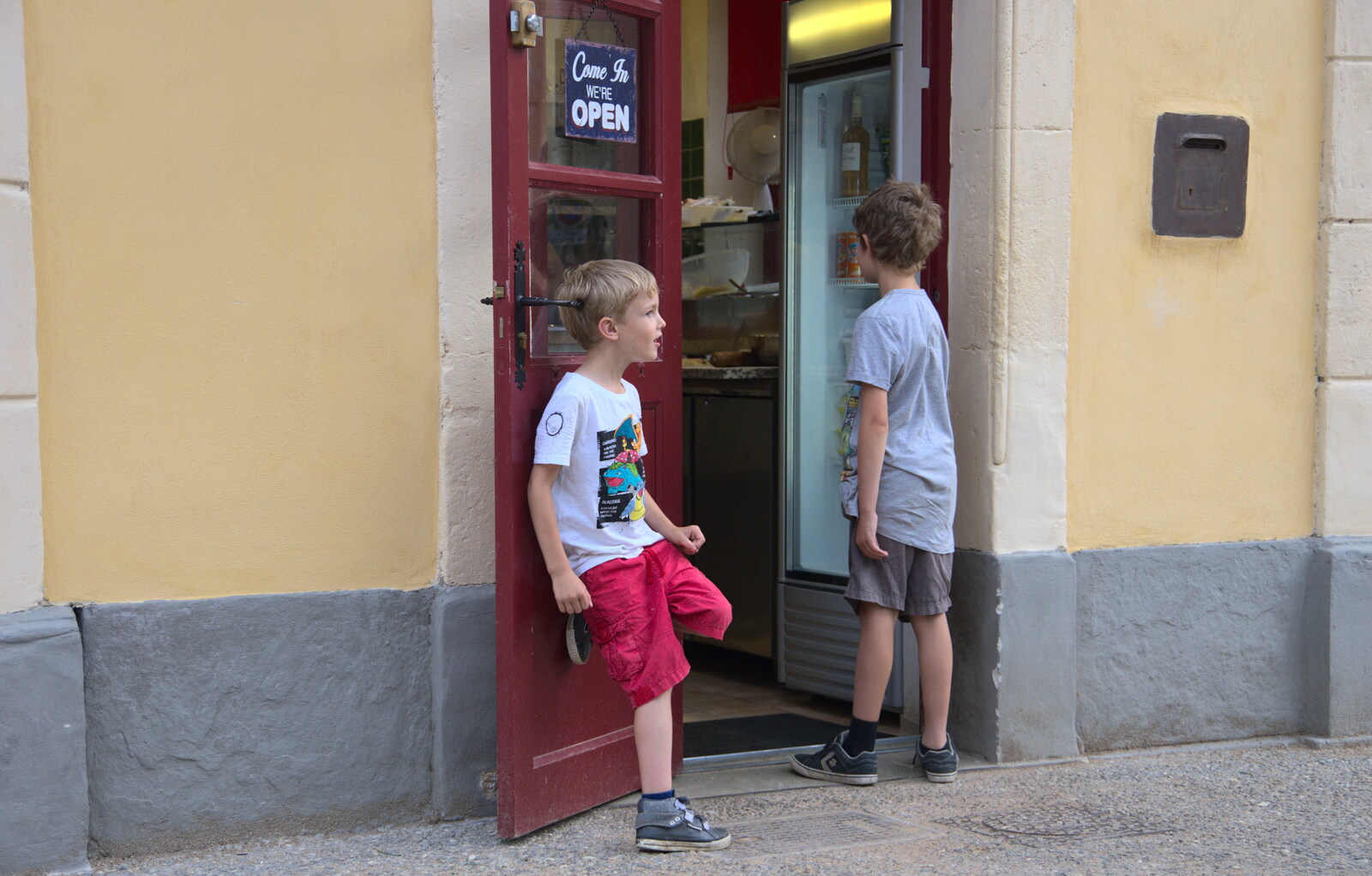 The boys hang around outside the pizza shack from A Trip to Carcassonne, Aude, France - 8th August 2018