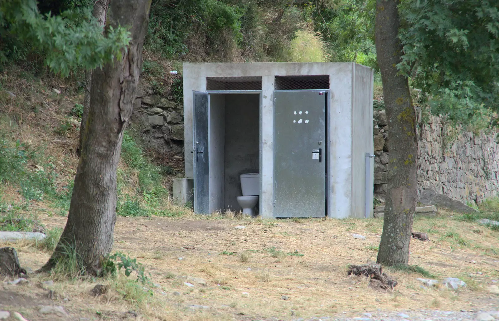 An inconvenient public convenience, from Abbaye Sainte-Marie de Lagrasse and The Lac de la Cavayère, Aude, France - 10th August