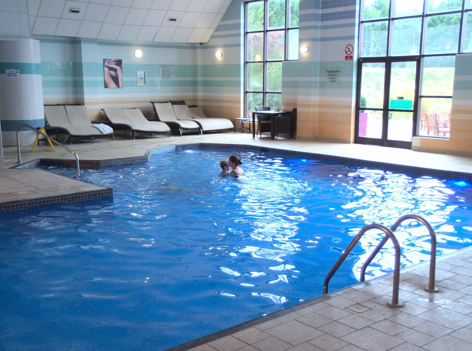 Isobel and the boys have a swim in the hotel pool, from A Day at Warwick Castle, Warwickshire - 8th September 2018