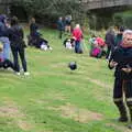 The dude narrates the story of the trebuchet, A Day at Warwick Castle, Warwickshire - 8th September 2018