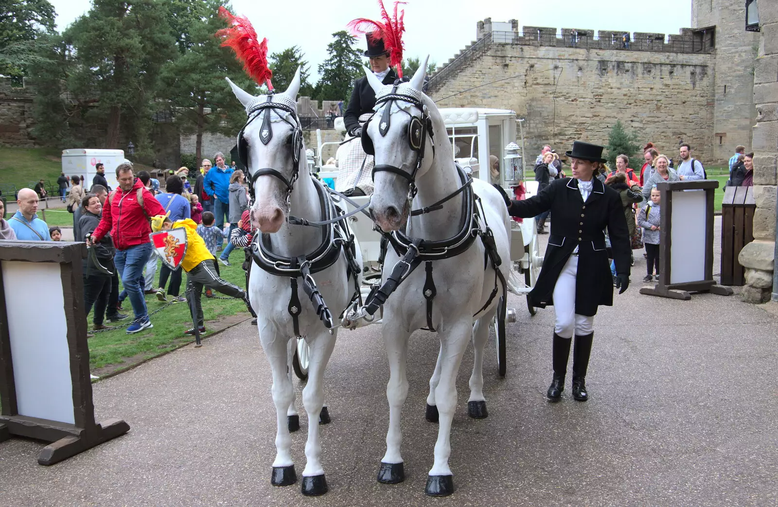 There's a throng of people watching, from A Day at Warwick Castle, Warwickshire - 8th September 2018