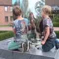 The boys mess around with the mirror-sculpture , A Postcard from Stratford-upon-Avon, Warwickshire - 9th September 2018