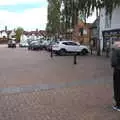 Grandad pauses to get a fag on, A Postcard from Stratford-upon-Avon, Warwickshire - 9th September 2018