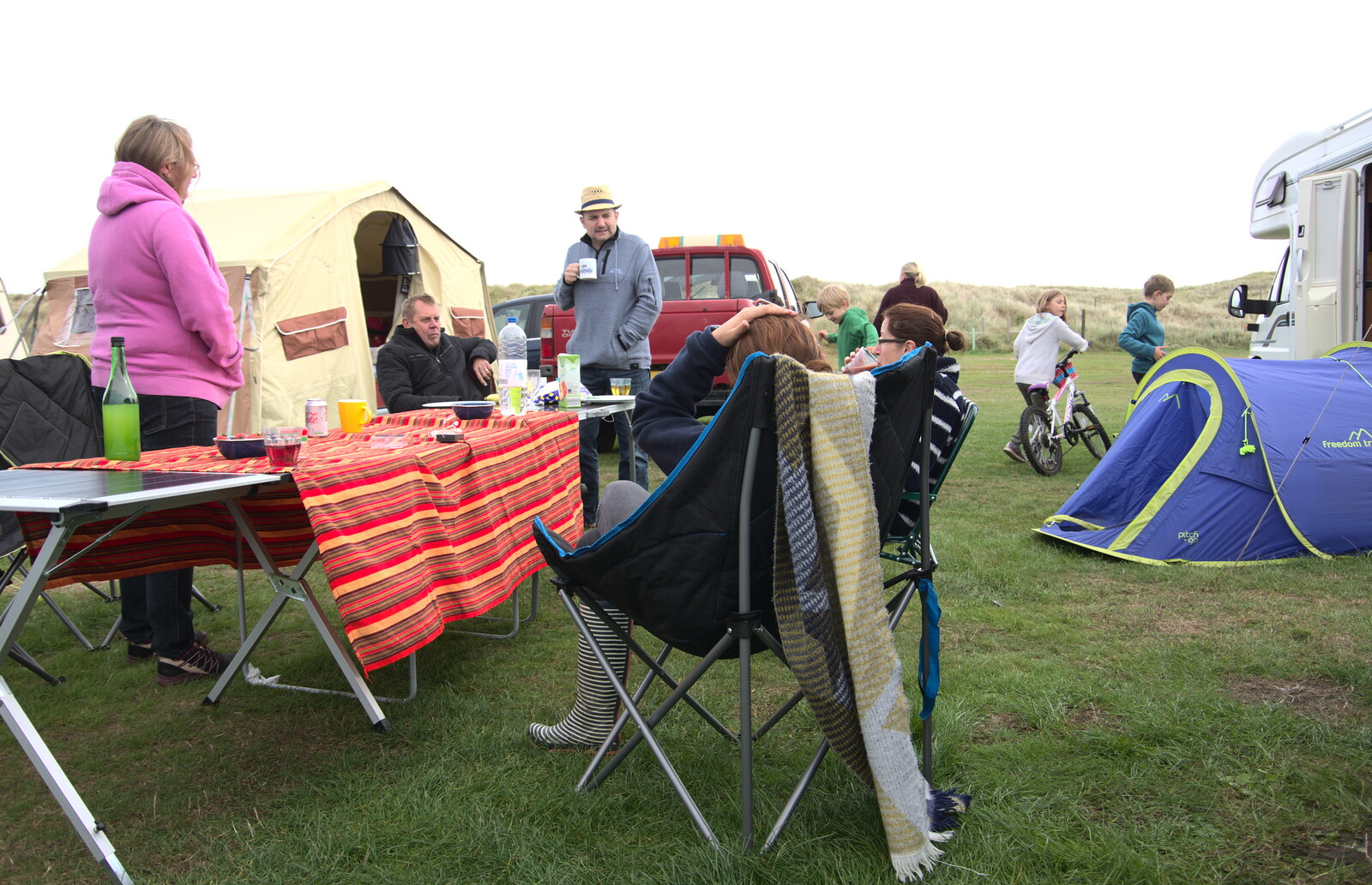 It's chilly at breakfast from An Optimistic Camping Weekend, Waxham Sands, Norfolk - 22nd September 2018