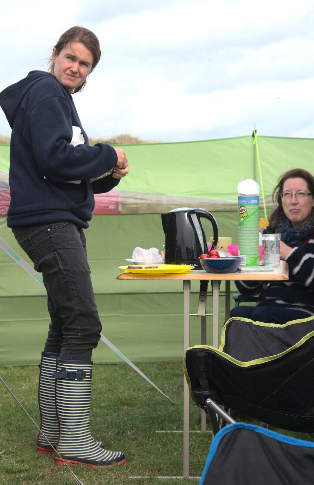 Isobel gets the tea on from An Optimistic Camping Weekend, Waxham Sands, Norfolk - 22nd September 2018